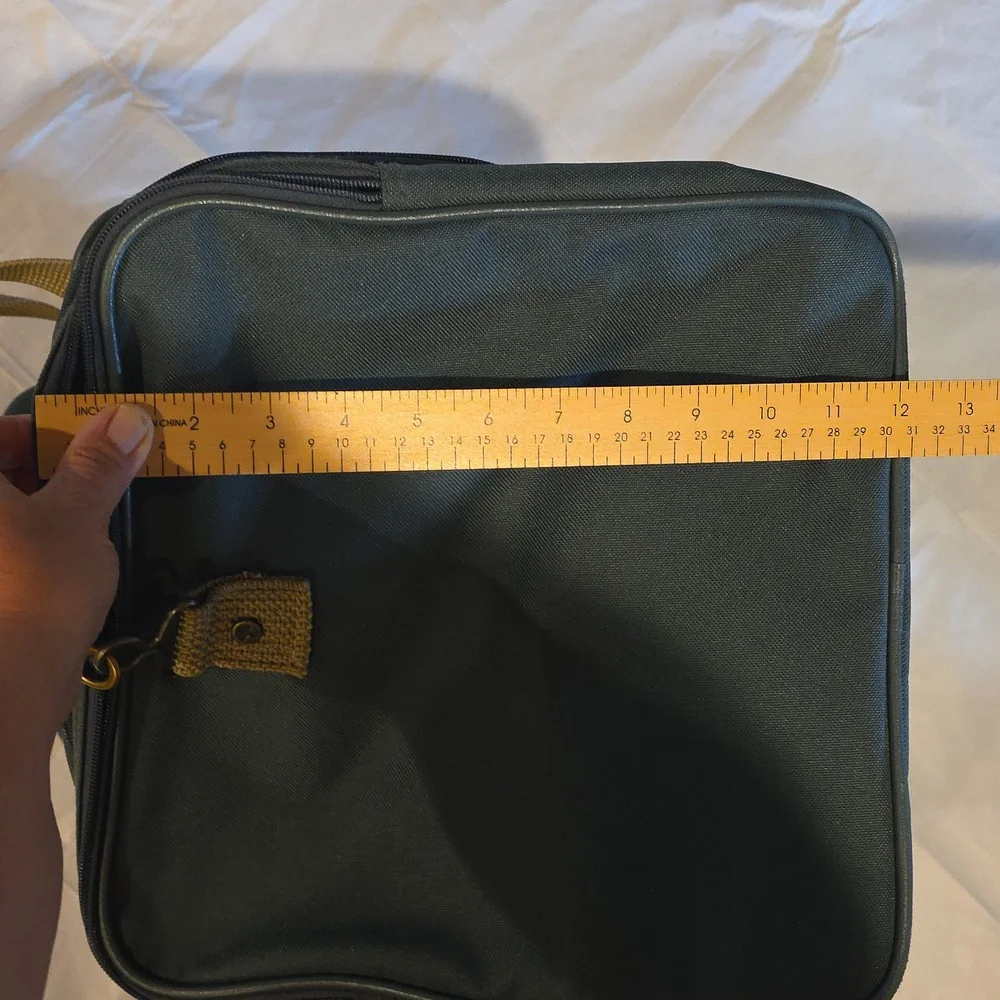 Lira By Ascot Large Travel Duffel Bag Green Tan‎ 23x10x12